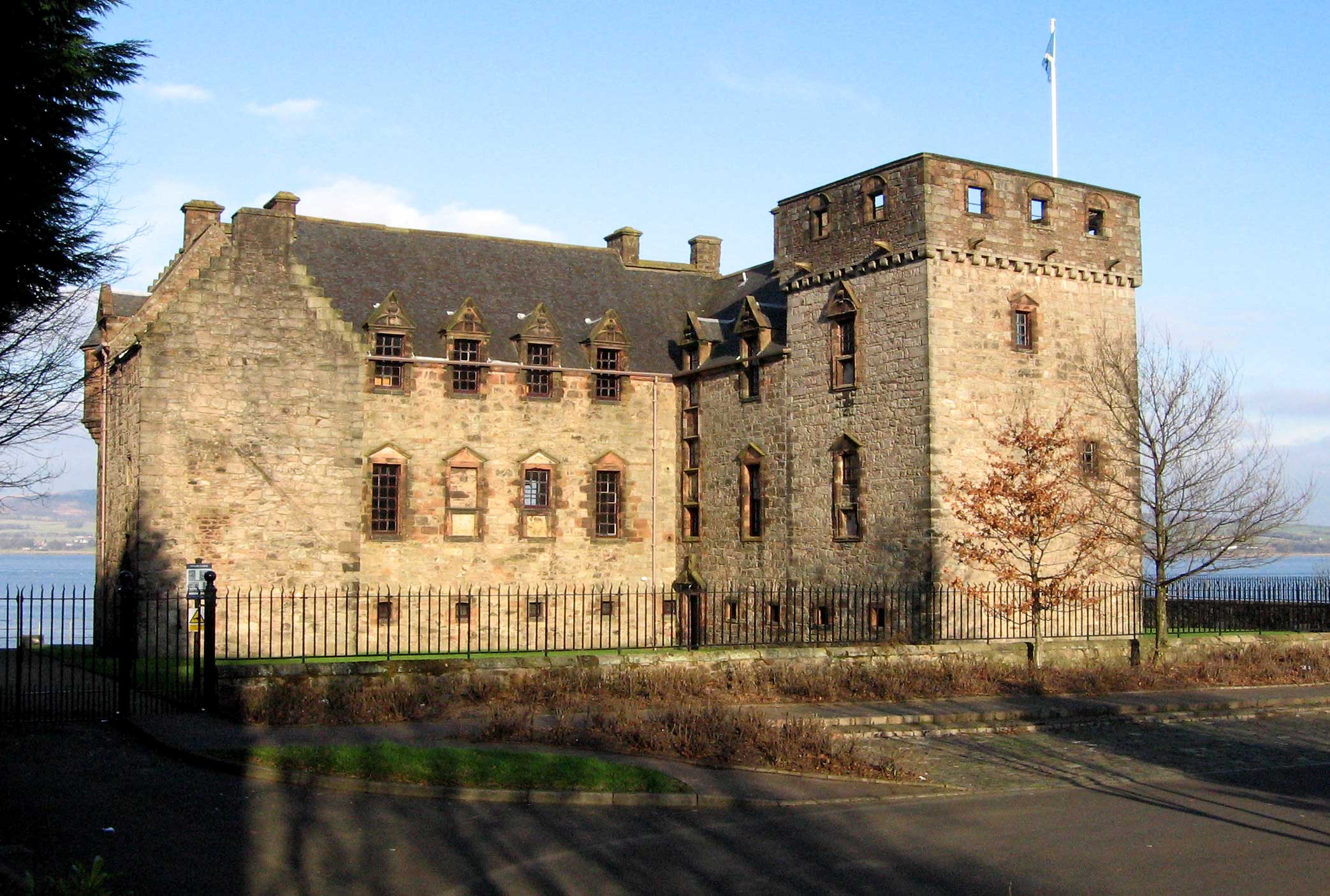 Newark Castle, Glasgow & Clyde Valley copyright Dave Souza